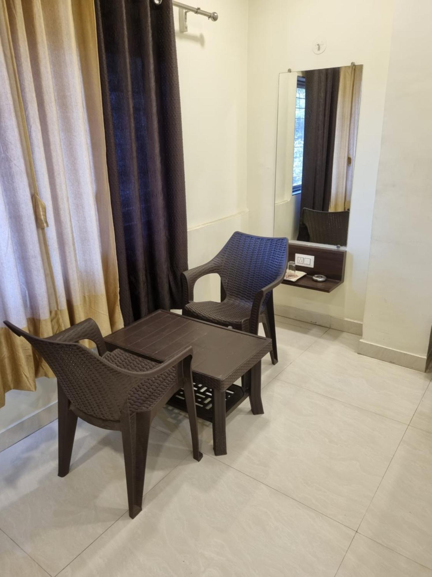 The Living Space Lonavala Kültér fotó